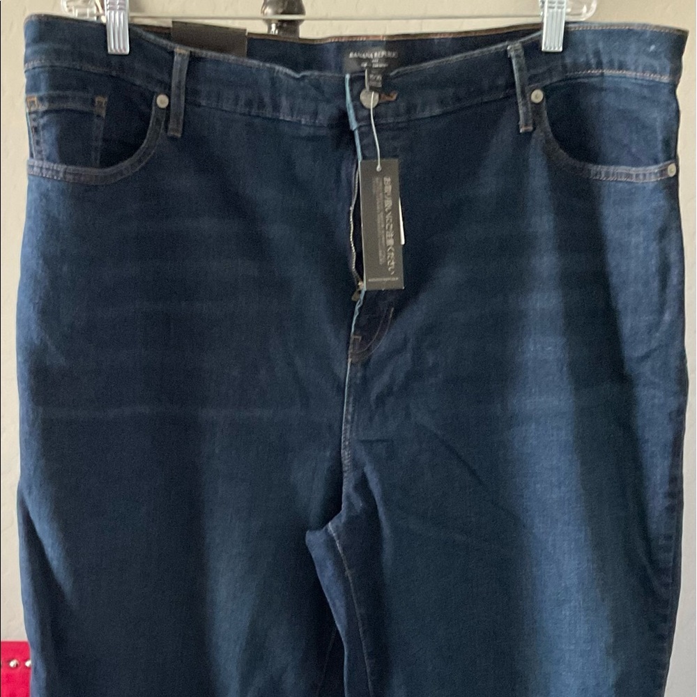 NWT Banana Republic size 35/20 Tall, Curvy Straight.